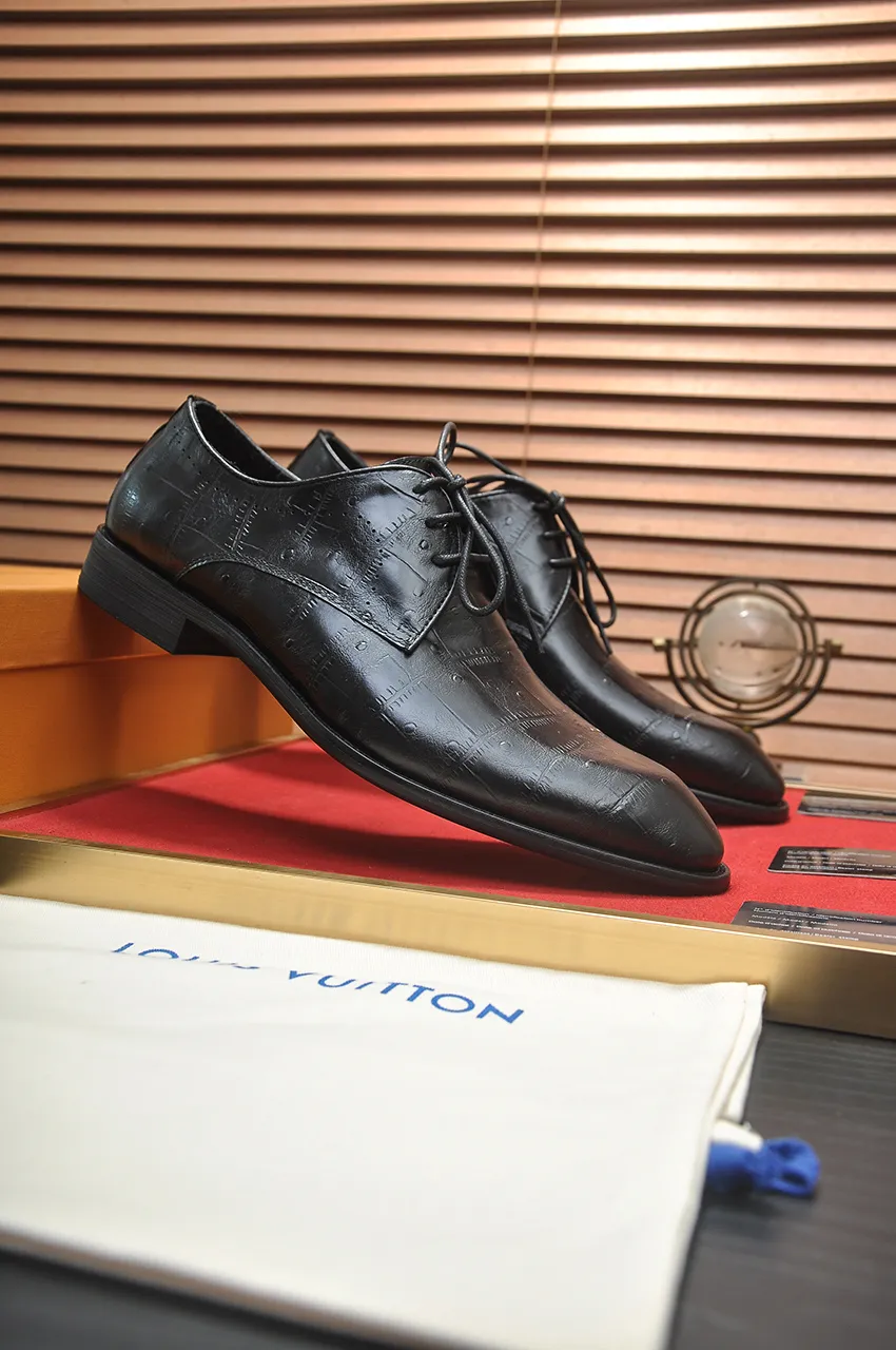 Men's men's shoes 💰540💶 [LV] (original single cowhide lining) 🍀LV's latest genuine leather business suit shoes are launched simultaneously on the official website. The first-layer cowhide imported from Italy is made of heavy gold, 💥official website 1:1 rubber outsole. Versatile to wear, high-end without losing class, and the color combination is extraordinary. This four-season style is alluring when worn on your feet, showing off your big-name flair. Standard code 38-45 (45 customized)